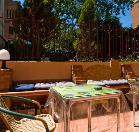 Tra Gianicolo E Trastevere 4* روما