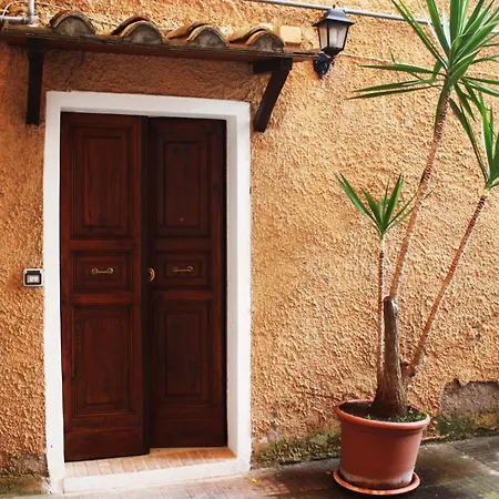 فندق مبيت وإفطار Tra Gianicolo E Trastevere 4*