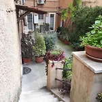 Tra Gianicolo E Trastevere Bed and Breakfast 4*