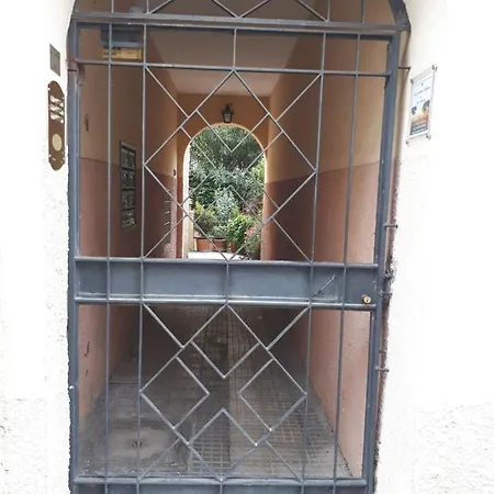 Tra Gianicolo E Trastevere 4*